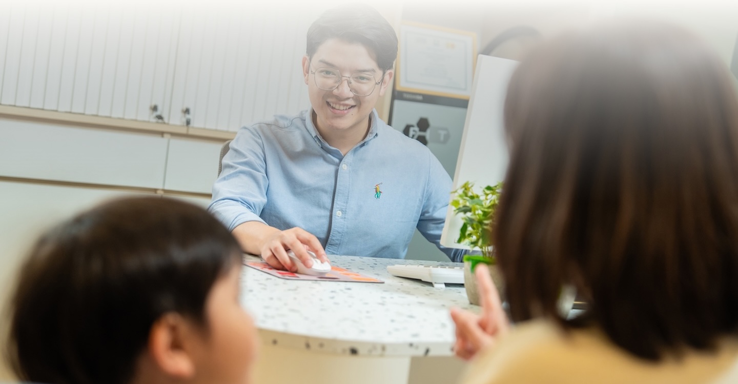 ผู้เชี่ยวชาญพูดคุยให้คำปรึกษากับเด็กและผู้ปกครองที่ Mind Journey Clinic